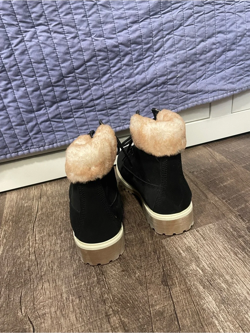 Lugz Black Lace-Up Winter Boots with Cream Faux-Fur Collar